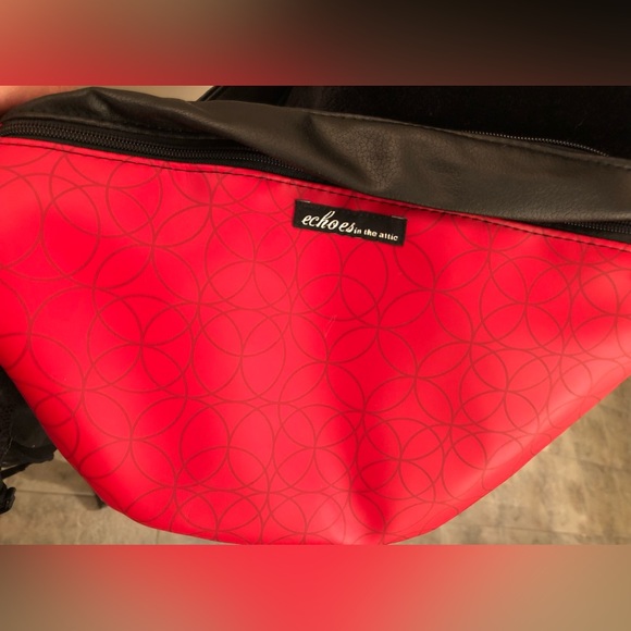 Echoes in the Attic Vegan Crossbody Slingbag - Picture 3 of 4